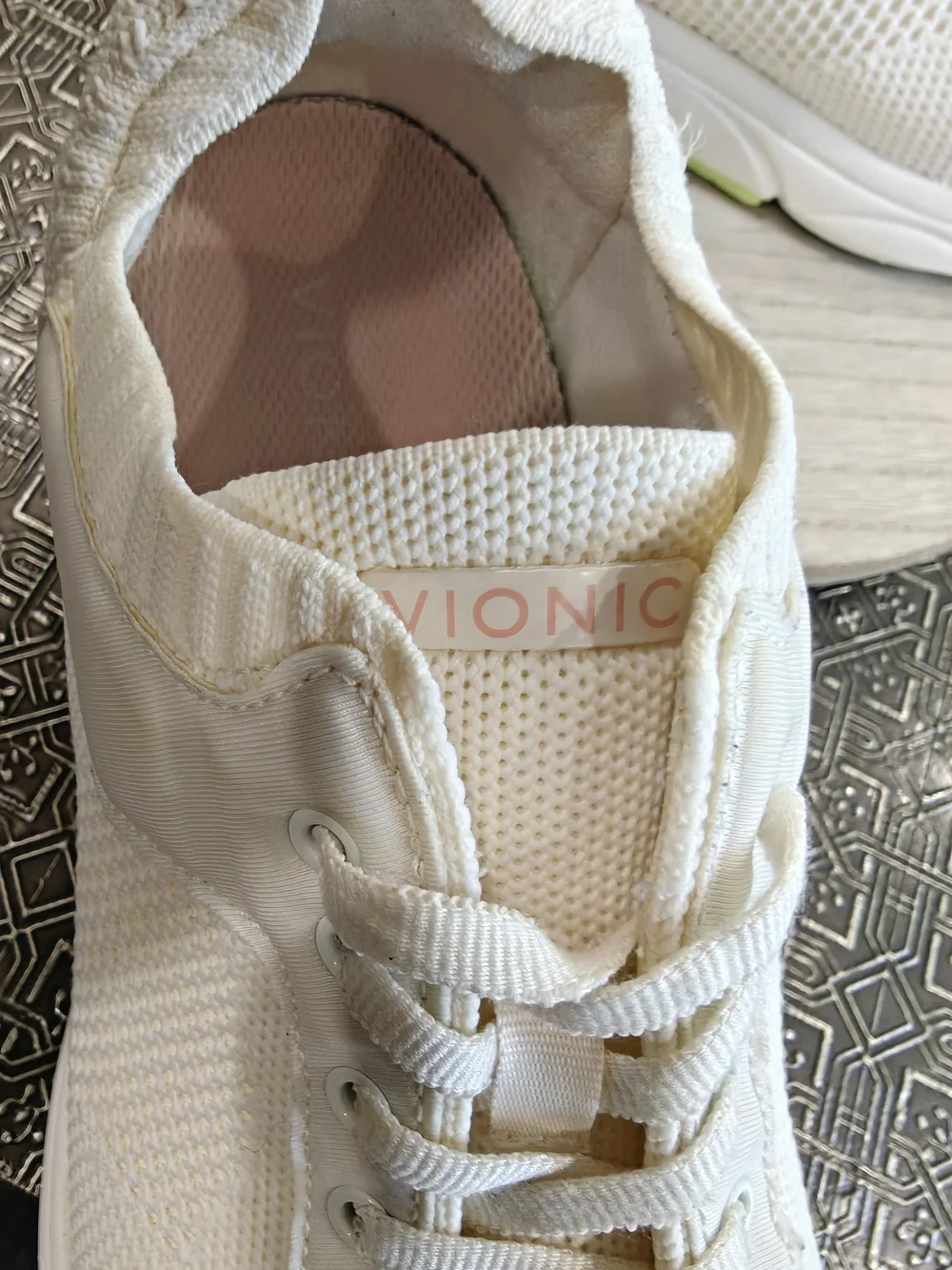 Vionic Endure Athletic Shoes In Marshmallow Color Size 9.5